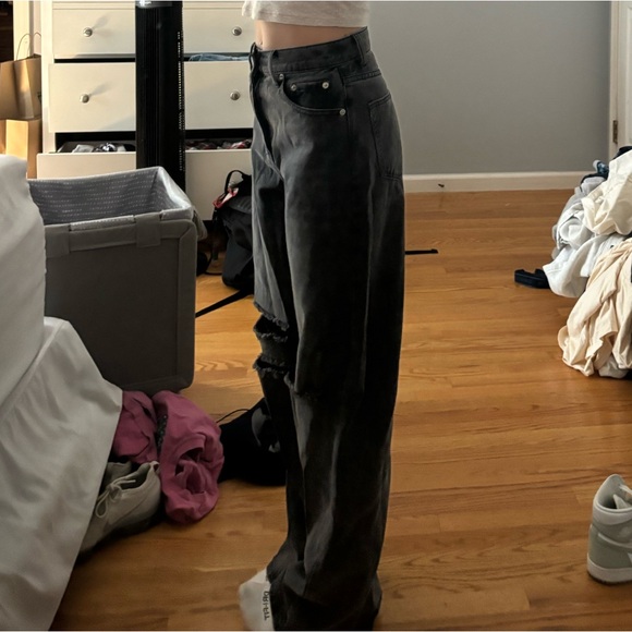 Black Washed jeans, two ripped holes ones on each side below knee cap. 5'3, 120 - Picture 3 of 7